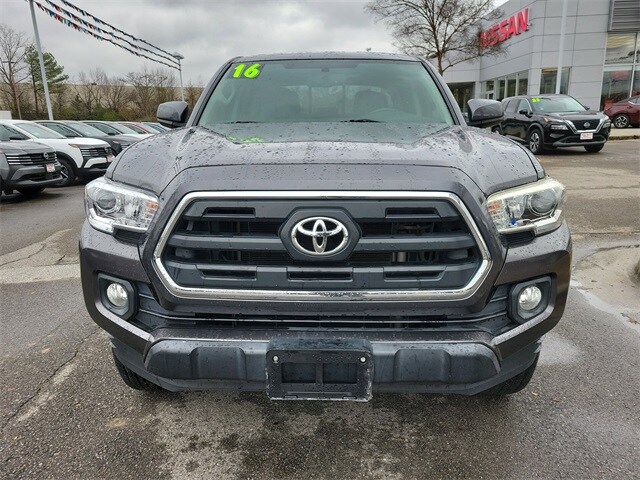 2016 Toyota Tacoma SR5 V6 photo 2