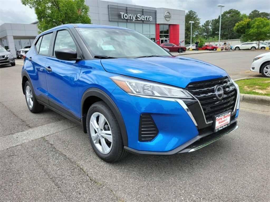 New 2025 Nissan Kicks Play S SUV