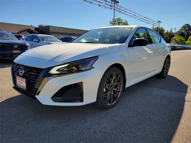 2025 Nissan Altima 2.5 SR photo 3