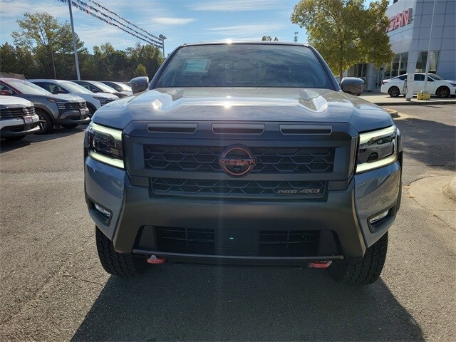 2026 Nissan Frontier PRO-4X photo 2