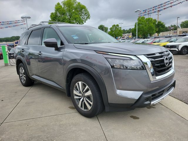 2025 Nissan Pathfinder SL 4WD's photo