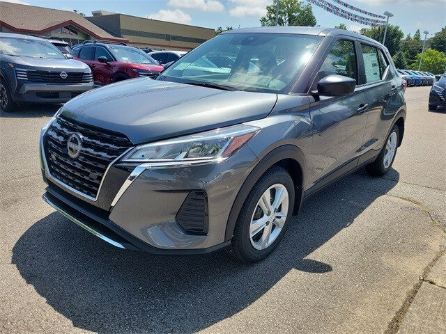 2025 Nissan Kicks Play S photo 3