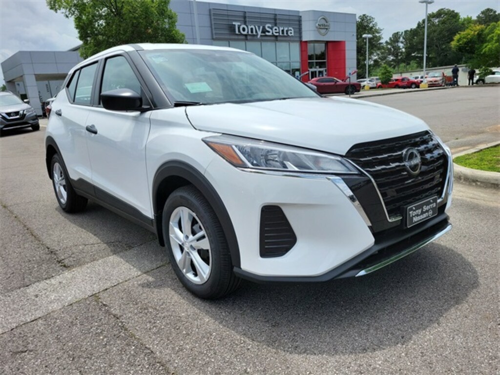 New 2025 Nissan Kicks Play S SUV