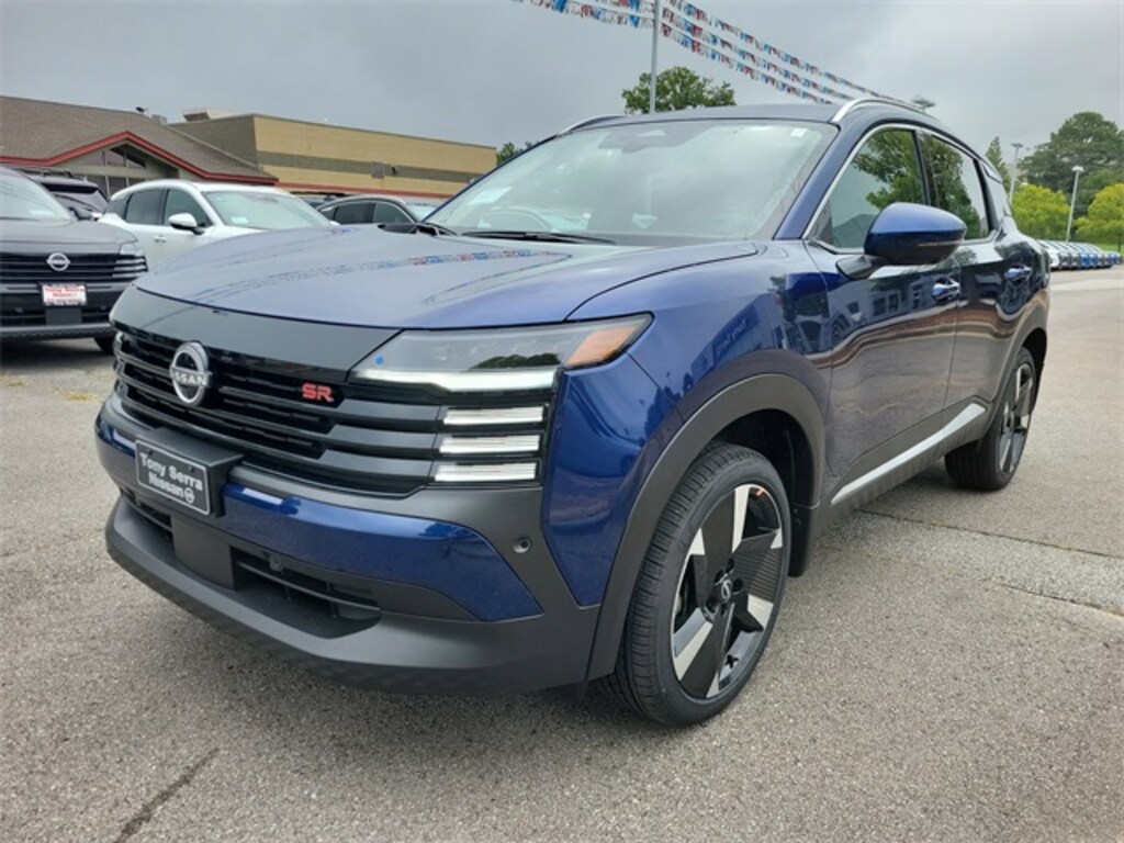 New 2025 Nissan Kicks SR SUV