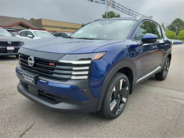 2025 Nissan Kicks SR photo 3