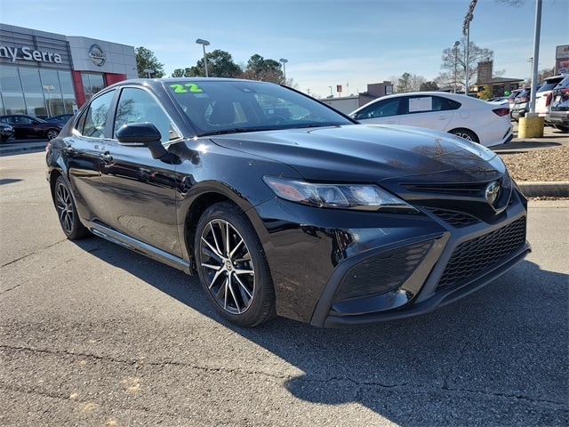 2022 Toyota Camry SE's photo