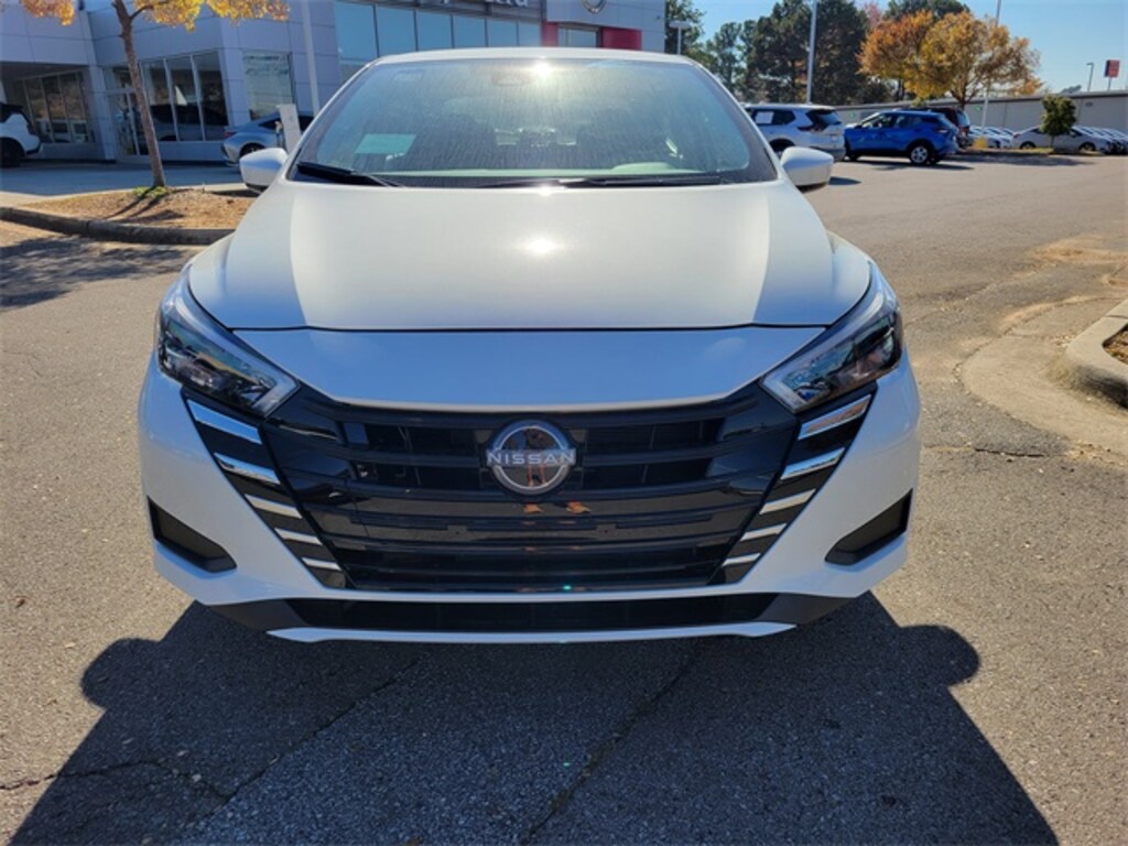 New 2025 Nissan Versa 1.6 SV Sedan