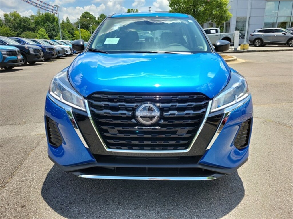 New 2025 Nissan Kicks Play S SUV