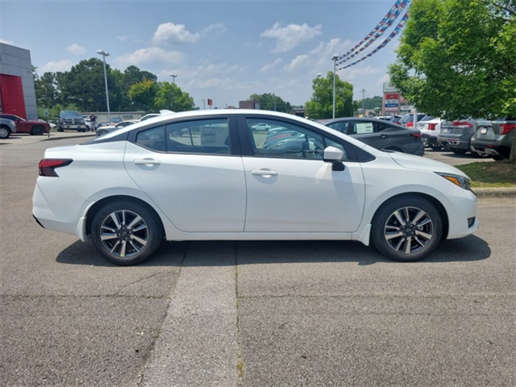 New 2025 Nissan Versa 1.6 SV Sedan