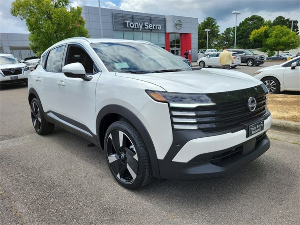 New 2025 Nissan Kicks SR SUV