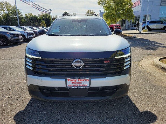 2026 Nissan Kicks SR photo 2