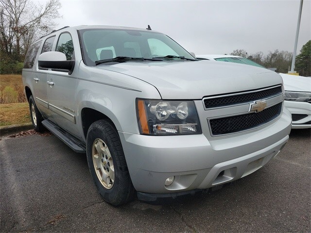 2011 Chevrolet Suburban LT's photo
