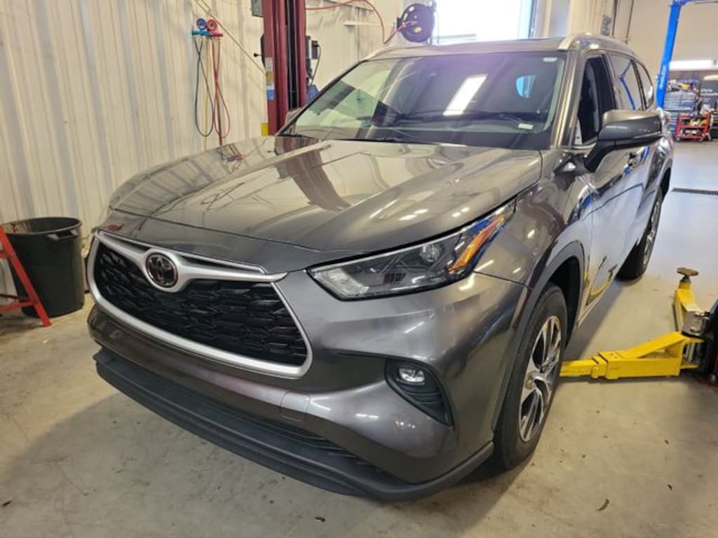 Used 2022 Toyota Highlander XLE SUV