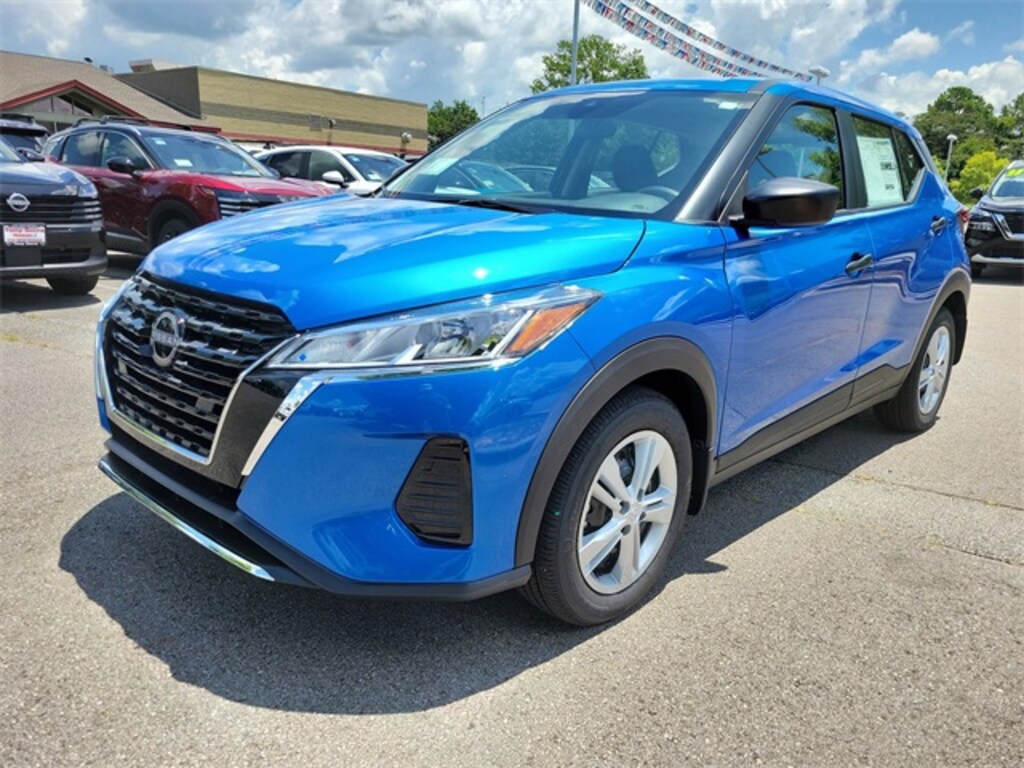 New 2025 Nissan Kicks Play S SUV