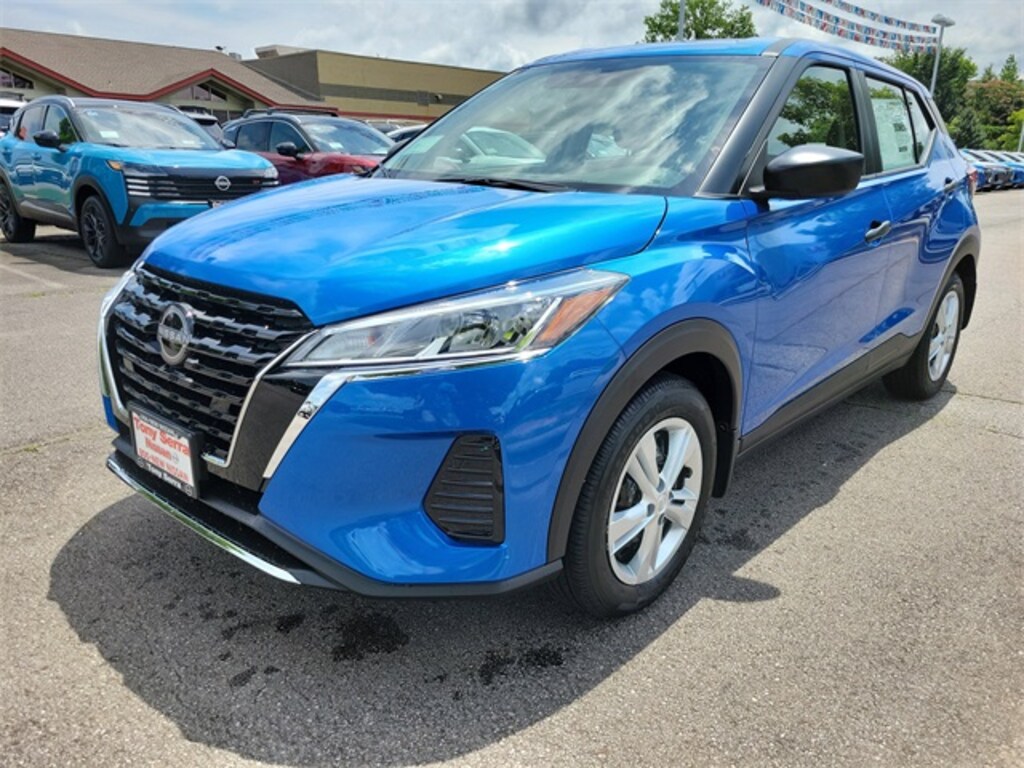New 2025 Nissan Kicks Play S SUV