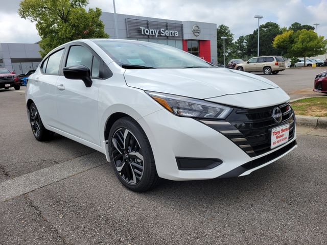 2025 Nissan Versa SR's photo