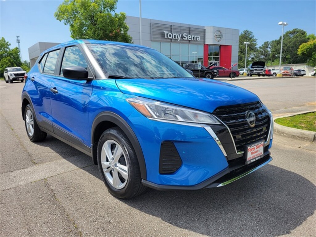 New 2025 Nissan Kicks Play S SUV