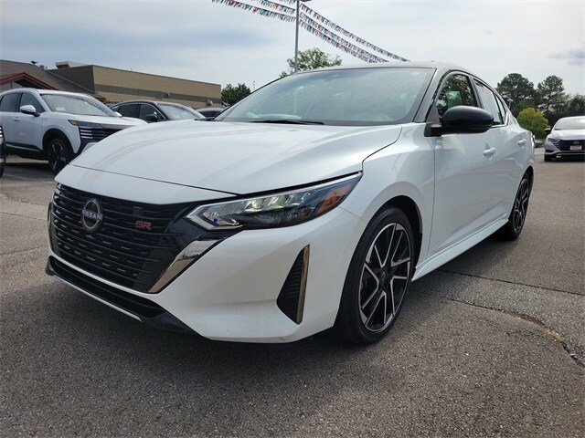 2024 Nissan Sentra SR photo 3