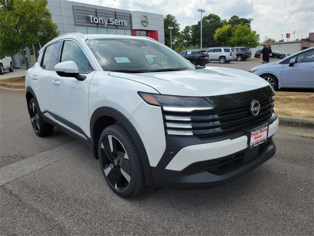 New 2025 Nissan Kicks SR SUV