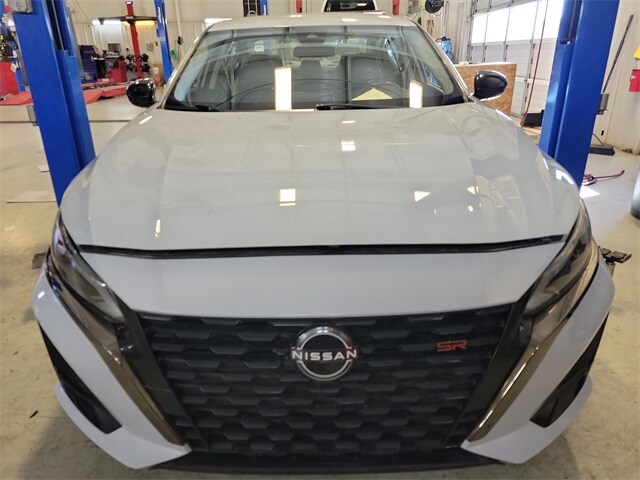 2023 Nissan Altima 2.5 SR photo 2