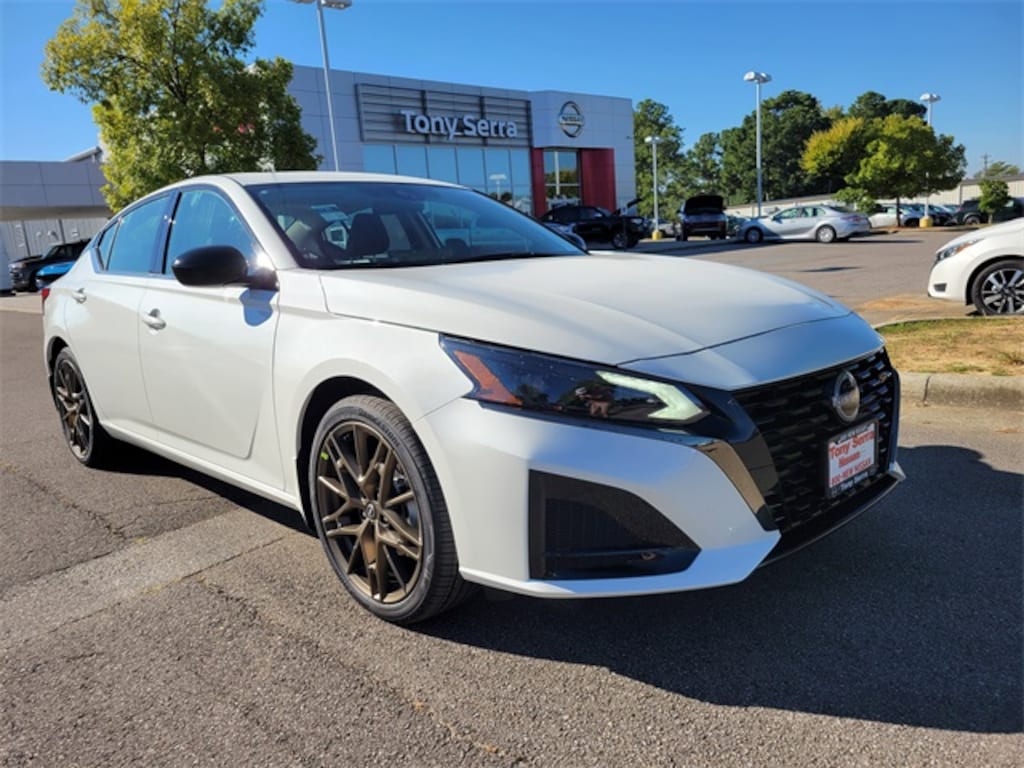 New 2025 Nissan Altima SR Sedan