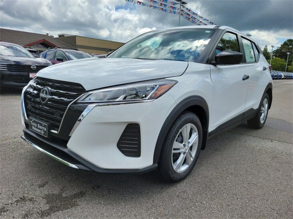 New 2025 Nissan Kicks Play S SUV