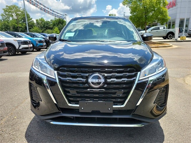 2025 Nissan Kicks Play S photo 2