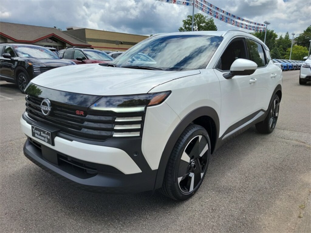 New 2025 Nissan Kicks SR SUV