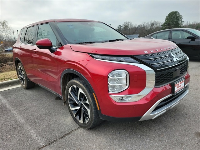 2023 Mitsubishi Outlander SE's photo