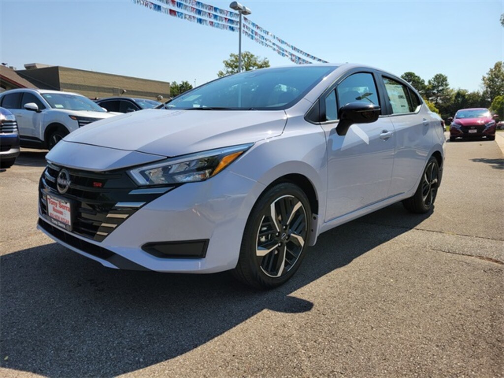 New 2025 Nissan Versa 1.6 SR Sedan