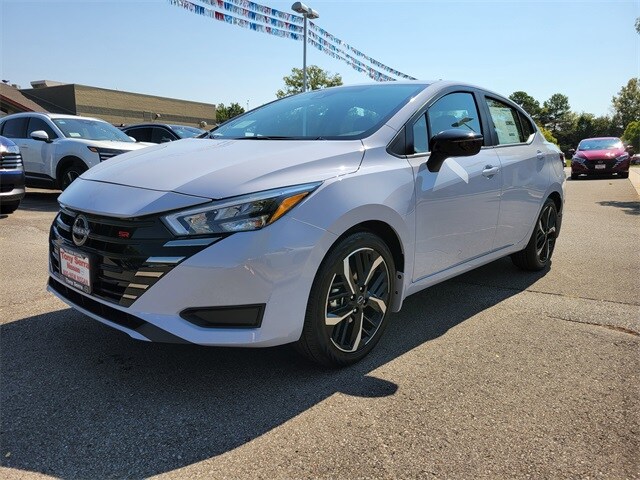 2025 Nissan Versa 1.6 SR photo 3