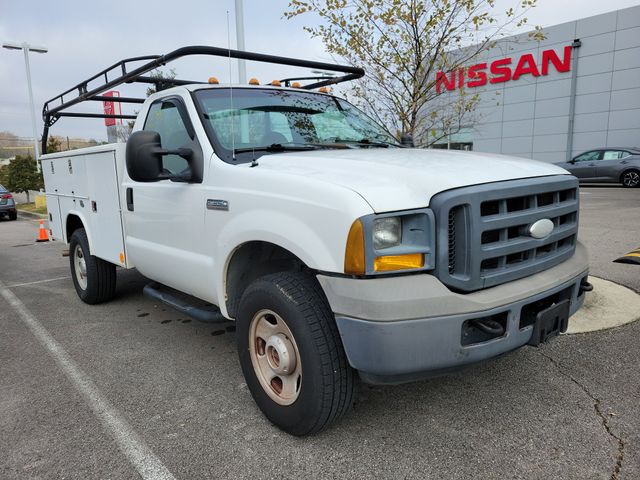 2005 Ford F-350 Super Duty Chassis Cab's photo