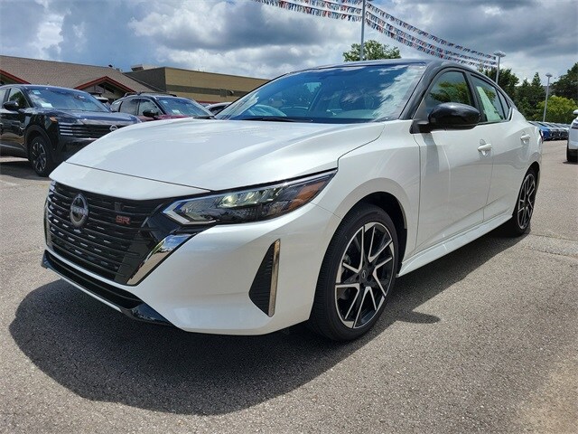 2025 Nissan Sentra SR photo 3