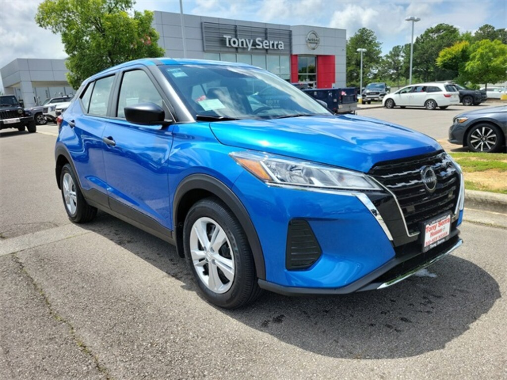 New 2025 Nissan Kicks Play S SUV
