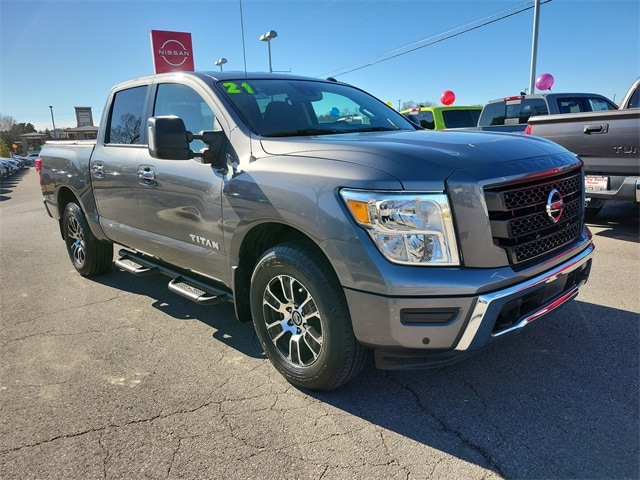 2021 Nissan Titan SV's photo