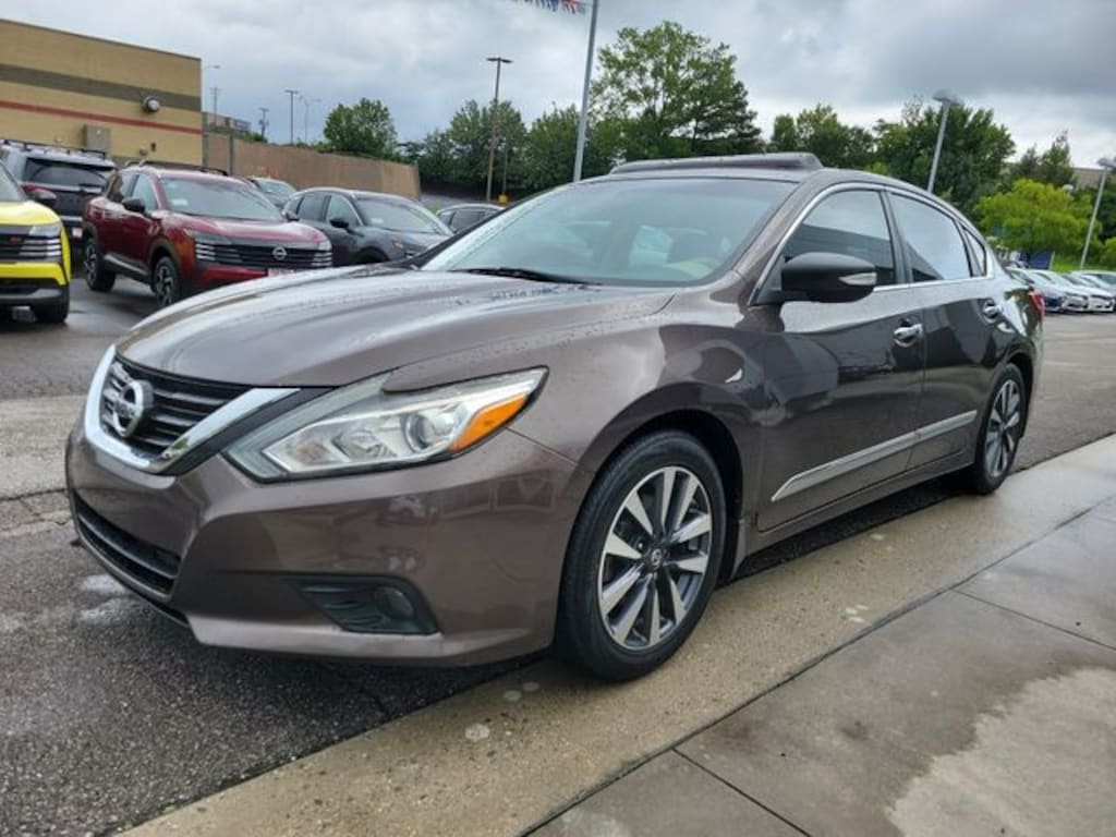 Used 2017 Nissan Altima 2.5 SV Sedan