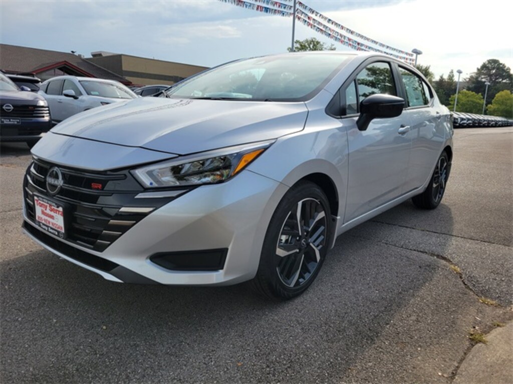 New 2025 Nissan Versa 1.6 SR Sedan