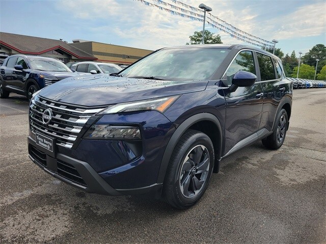 2026 Nissan Rogue SV photo 2