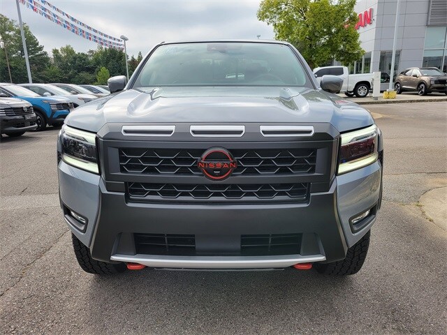 2025 Nissan Frontier PRO-4X photo 2