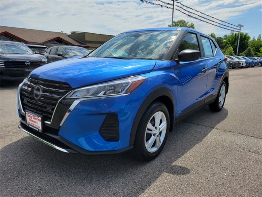 New 2025 Nissan Kicks Play S SUV