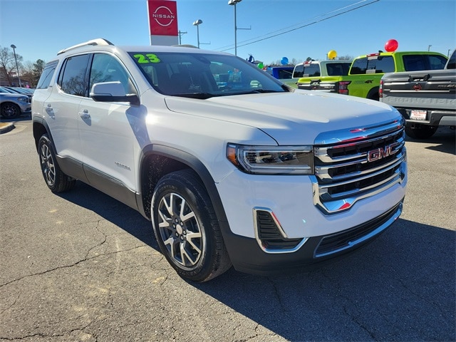 2023 GMC Acadia SLE's photo