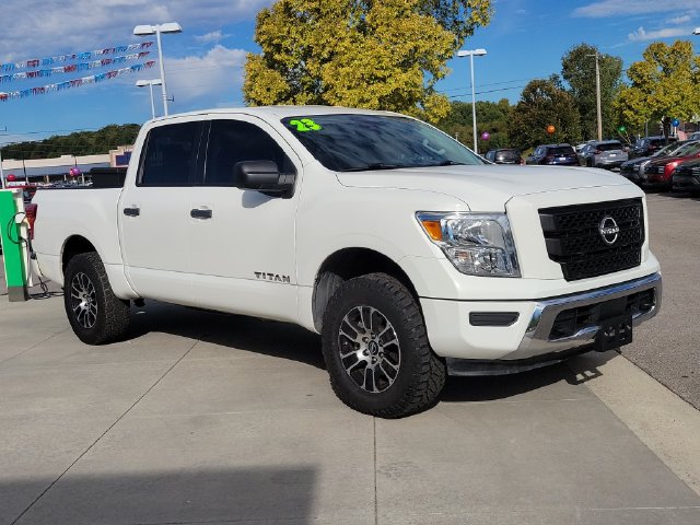 2023 Nissan Titan SV