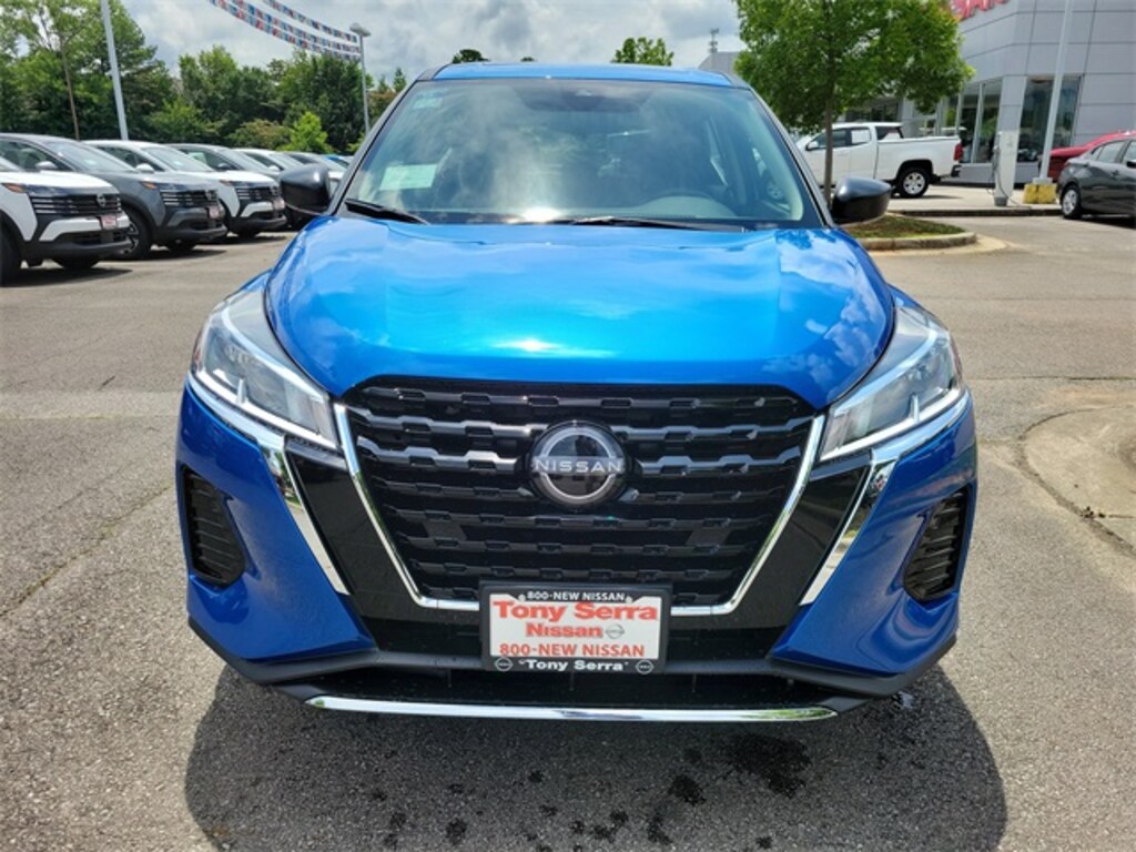 New 2025 Nissan Kicks Play S SUV