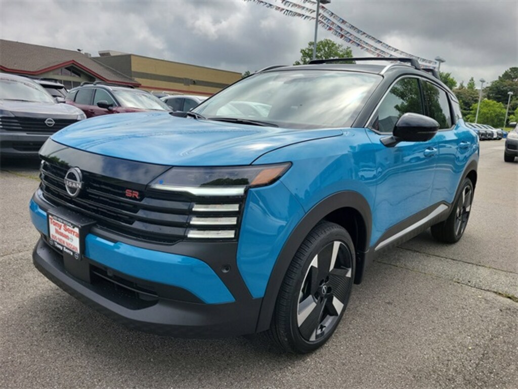 New 2025 Nissan Kicks SR SUV