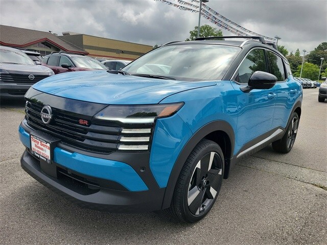 2025 Nissan Kicks SR photo 3