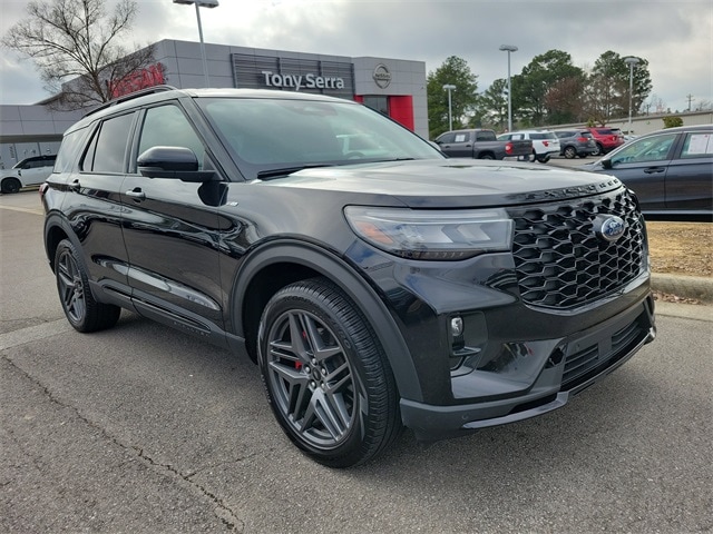 2025 Ford Explorer ST-LINE's photo
