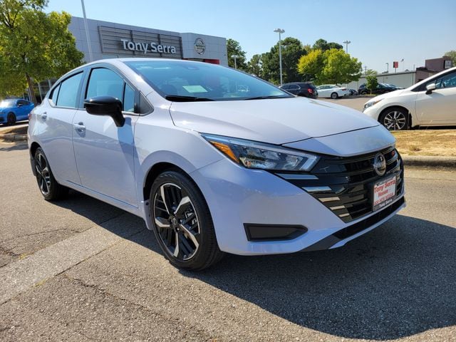 2025 Nissan Versa Sedan SR's photo