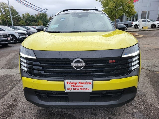 2026 Nissan Kicks SR photo 2