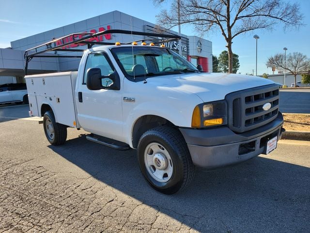 2005 Ford F-350 Super Duty Chassis Cab's photo
