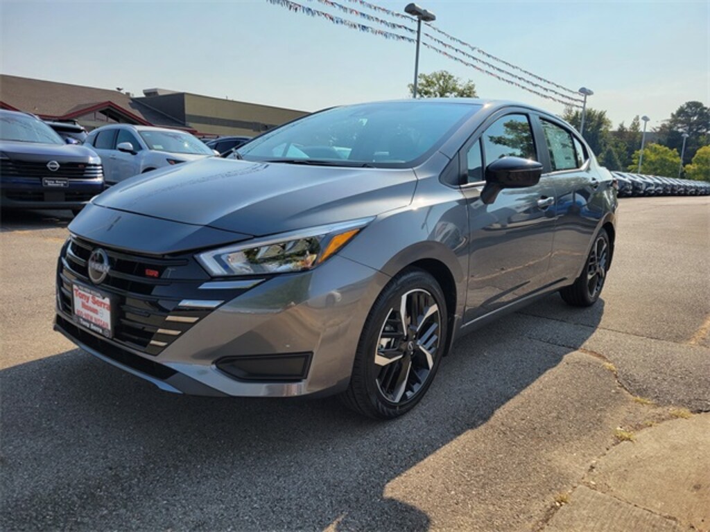 New 2025 Nissan Versa 1.6 SR Sedan